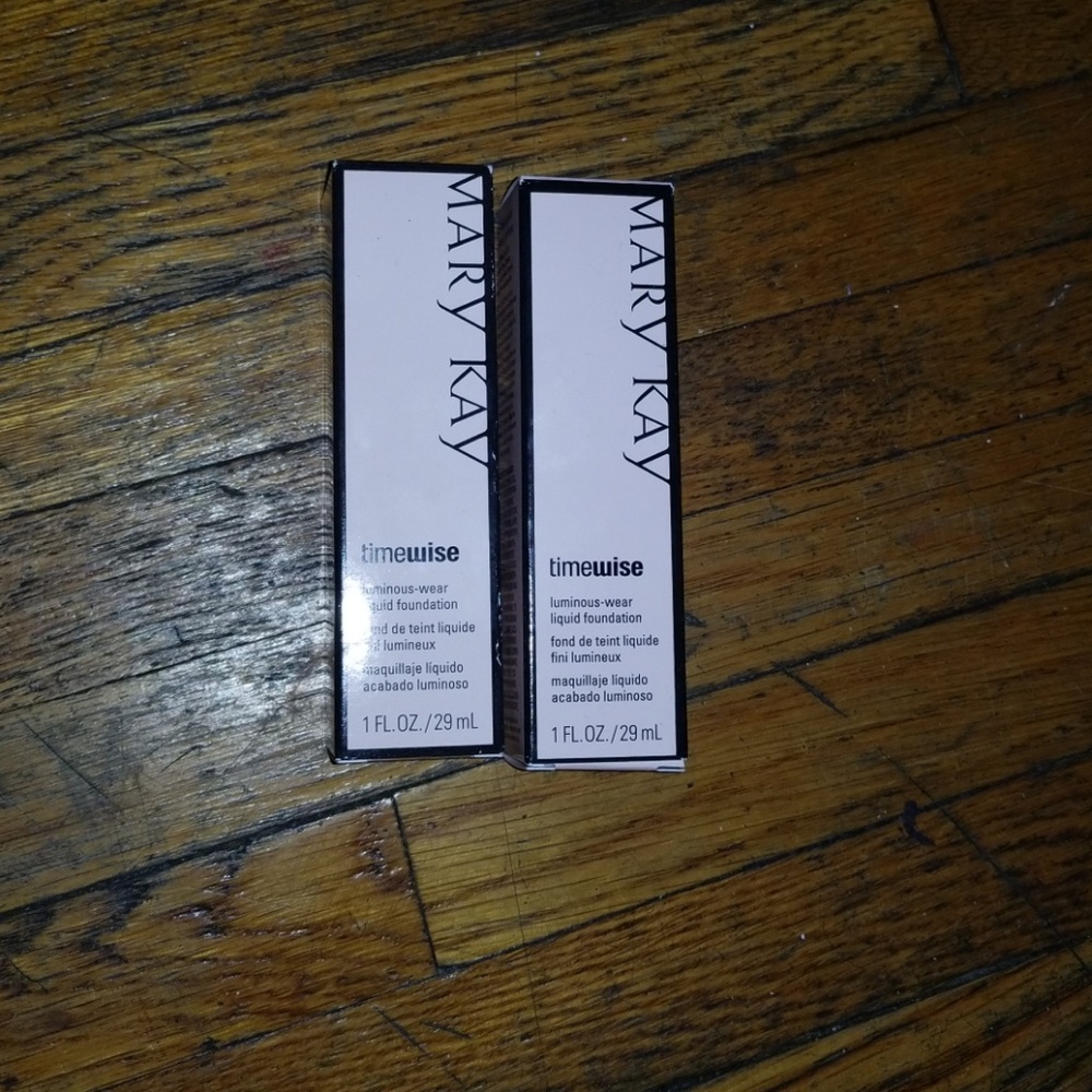 Timewise Luminous-Wear Liquid Foundation